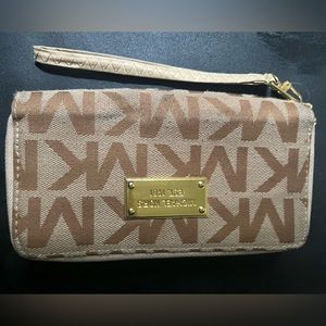 MICHAEL KORS WALLET!!!